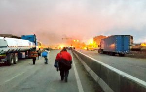 bloqueadores-radicalizan-protestas-en-el-alto-queman-llantas-y-usan-piedras-para-cortar-las-vias_371390